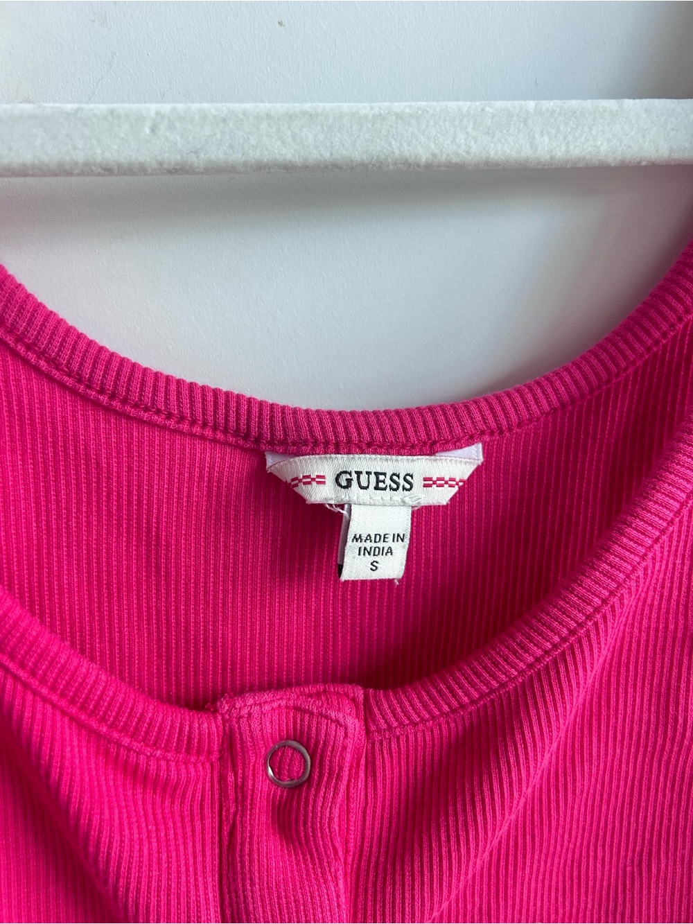 Guess Hot Pink Ribbed Button-Front Cropped Tank - Picture 4 of 4
